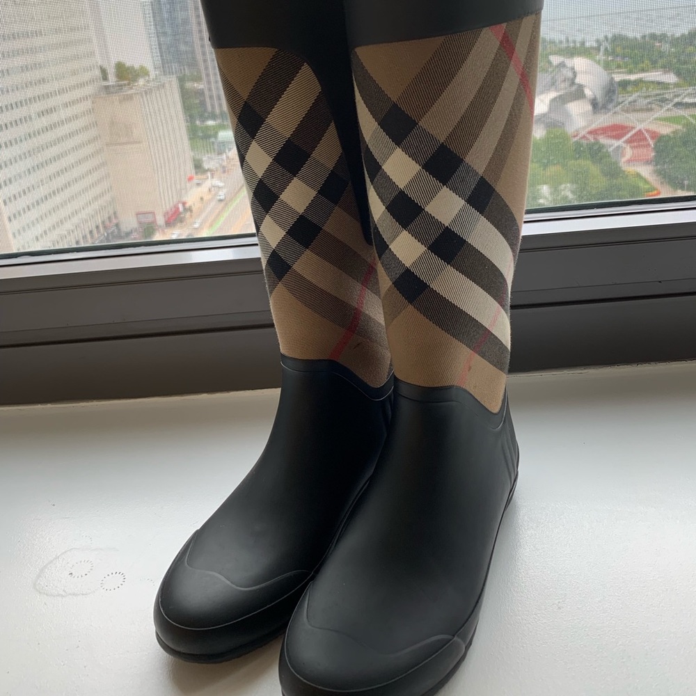 Burberry boots - size 8